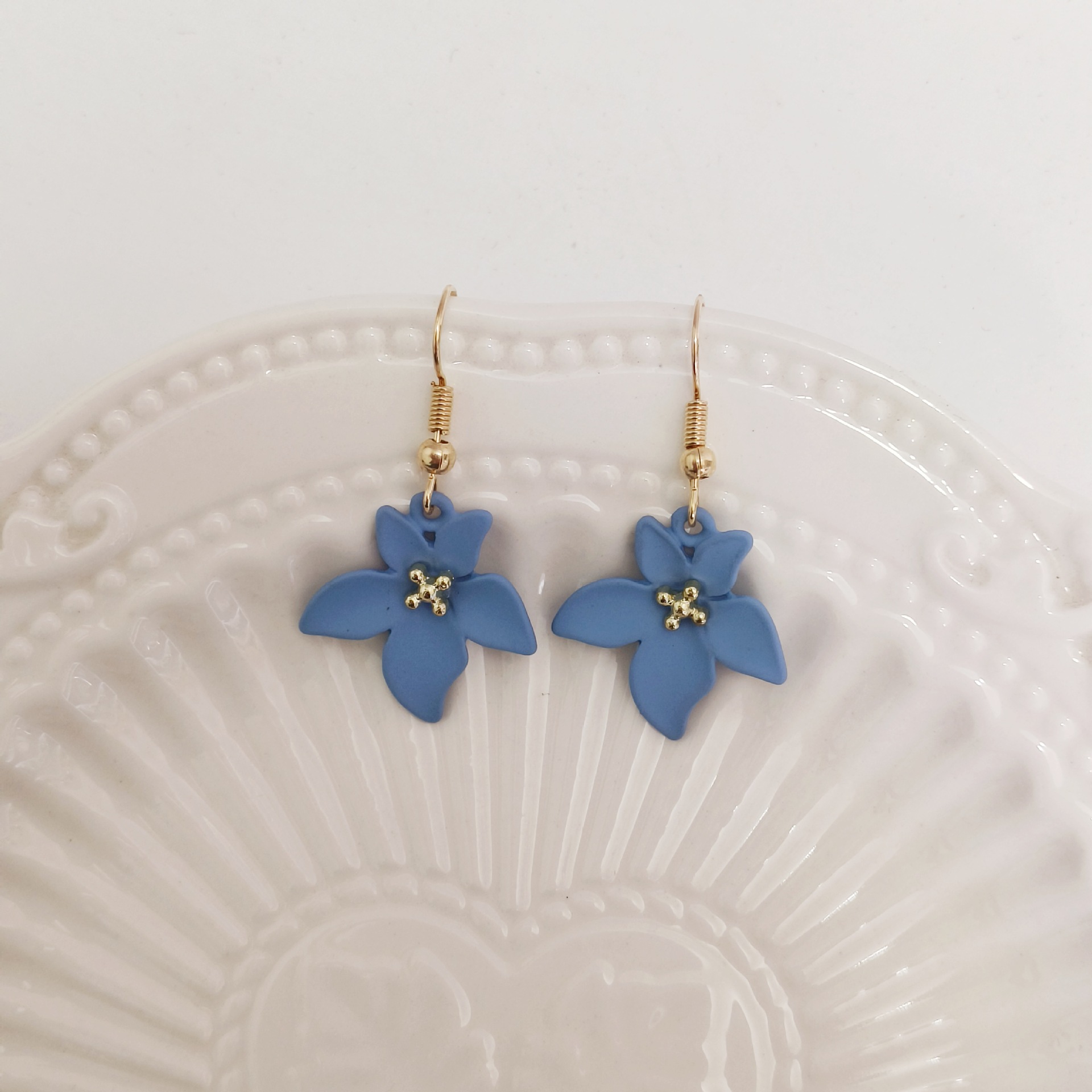 Blue flower ear hooks, a versatile and niche design for Japan and South Korea, are trendy, fashionable, simple and elegant earrings Application Scenario