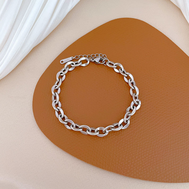 【 All-titanium Steel 】 Hip-hop style chain Dongdaemun Personalized bracelet, retro birthday gift for female Internet celebrity and best friend Application Scenario