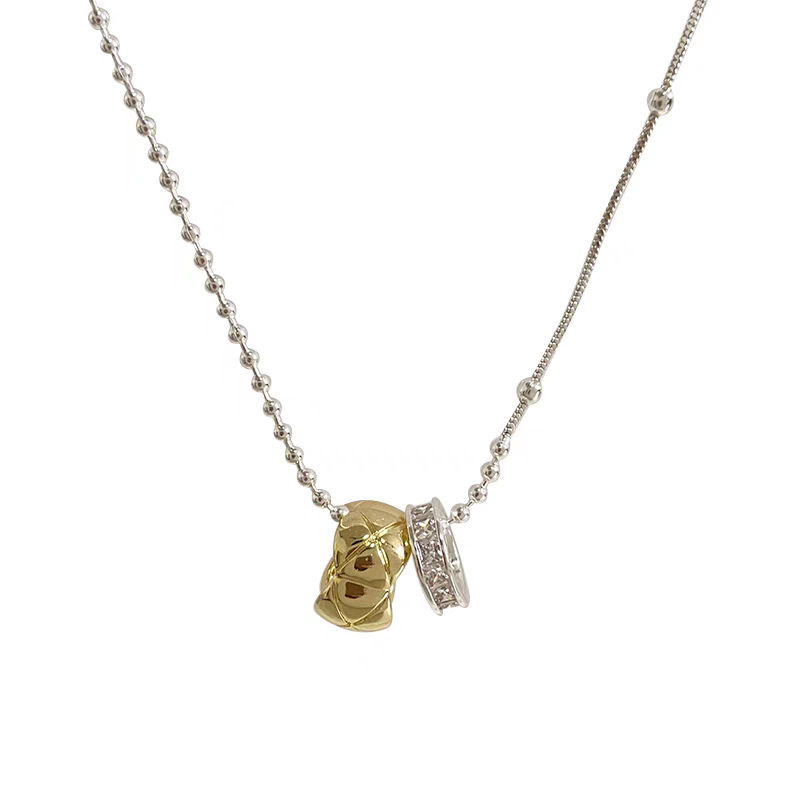 This is a simple, individual, fashionable and elegant women's necklace and collarbone chain with gold and silver contrasting colors Item Picture