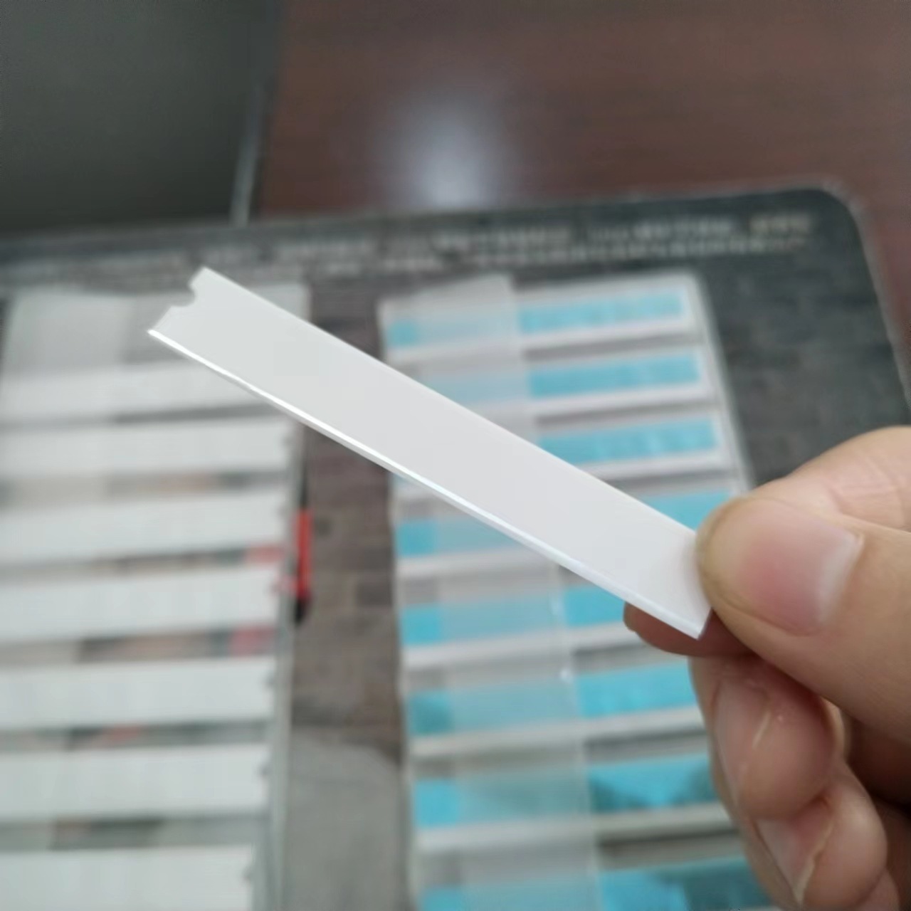 Zirconia ceramic slitting blade, blown film machine, non-woven fabric, aluminum foil cutting and drawing machine, composite bag, meltblown fabric film Specification drawing