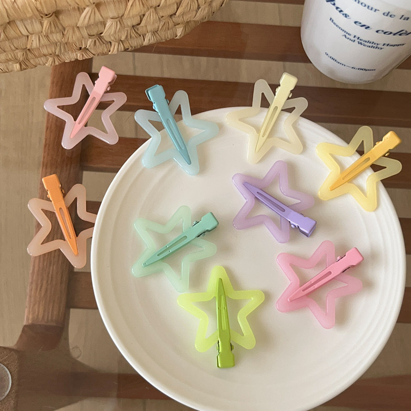 Sweet girl star hair clips, jelly, colorful and versatile hair accessories, headwear, side bangs clips, children's hair clips wholesale Application Scenario