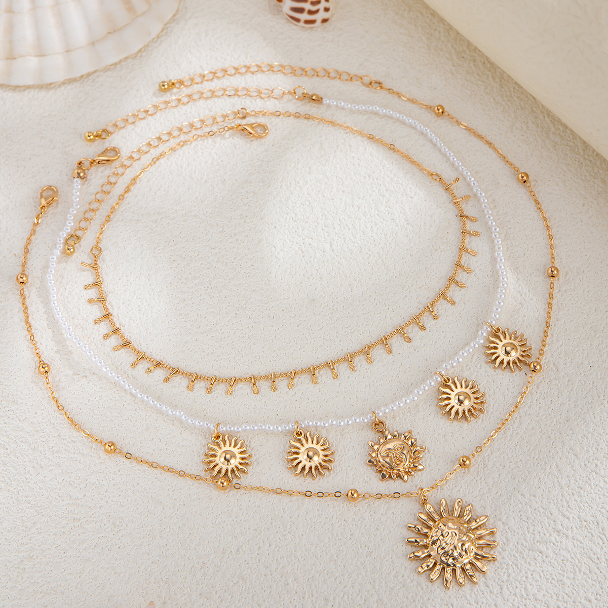 European and American cross-border jewelry, vacation beach, sunflower pendant, collarbone chain, pearl string, multi-layer copper bead chain necklace Application Scenario