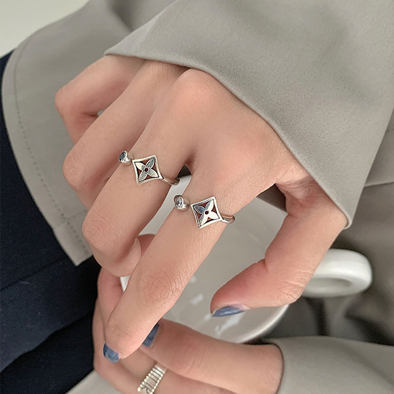Retro and light luxury cross-flower ring, Instagram women's hollowed-out with diamonds, aged and cold trend, niche design, Internet celebrity personality details Picture