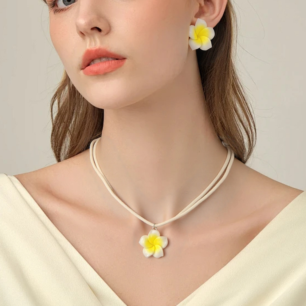 European and American cross-border jewelry dopamine egg flower velvet stud necklace set, sweet design sense, new collarbone chain Application Scenario