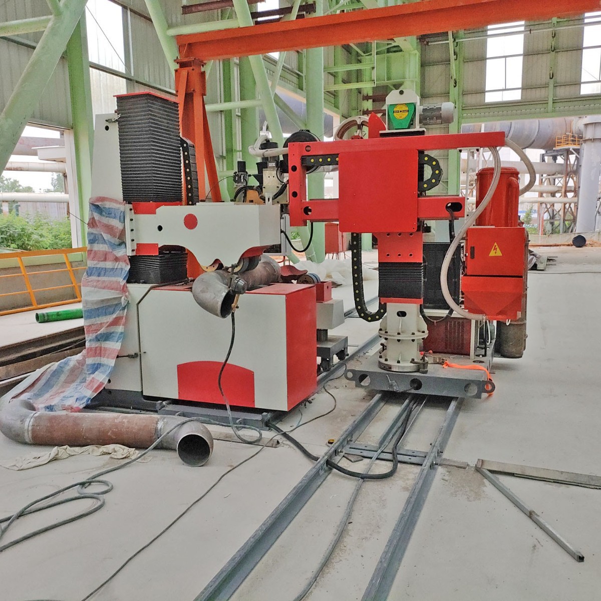 Cantilever type pipe automatic welding machine, roller compression drive, improves welding efficiency Specification drawing