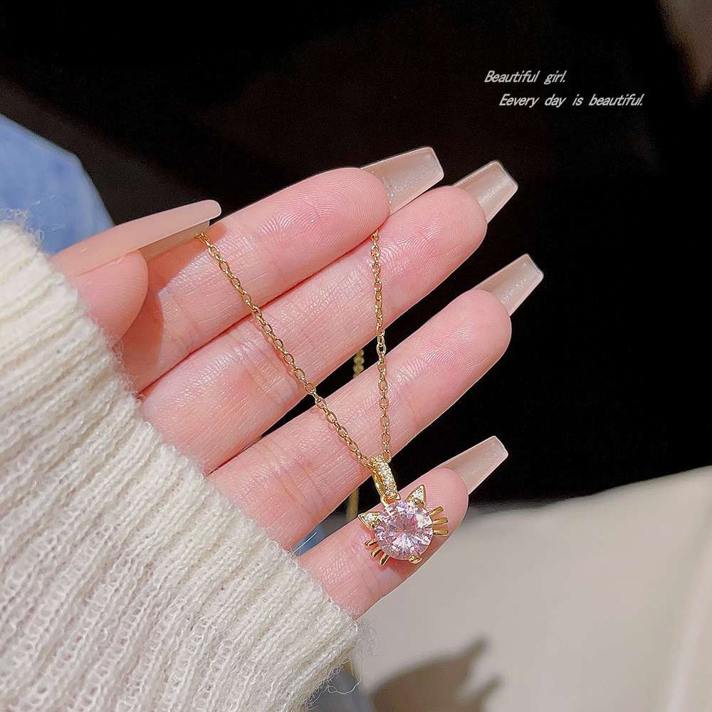 New pink cat necklace with a niche ins style design, versatile pendant, cute cartoon collarbone chain, and Yiwu accessories Application Scenario