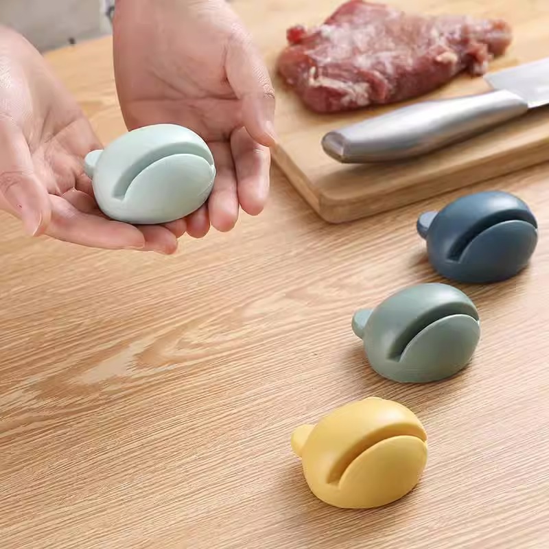 Multi-functional knife sharpener, quick knife sharpener, manual household kitchen knife, little frog knife sharpener details Picture