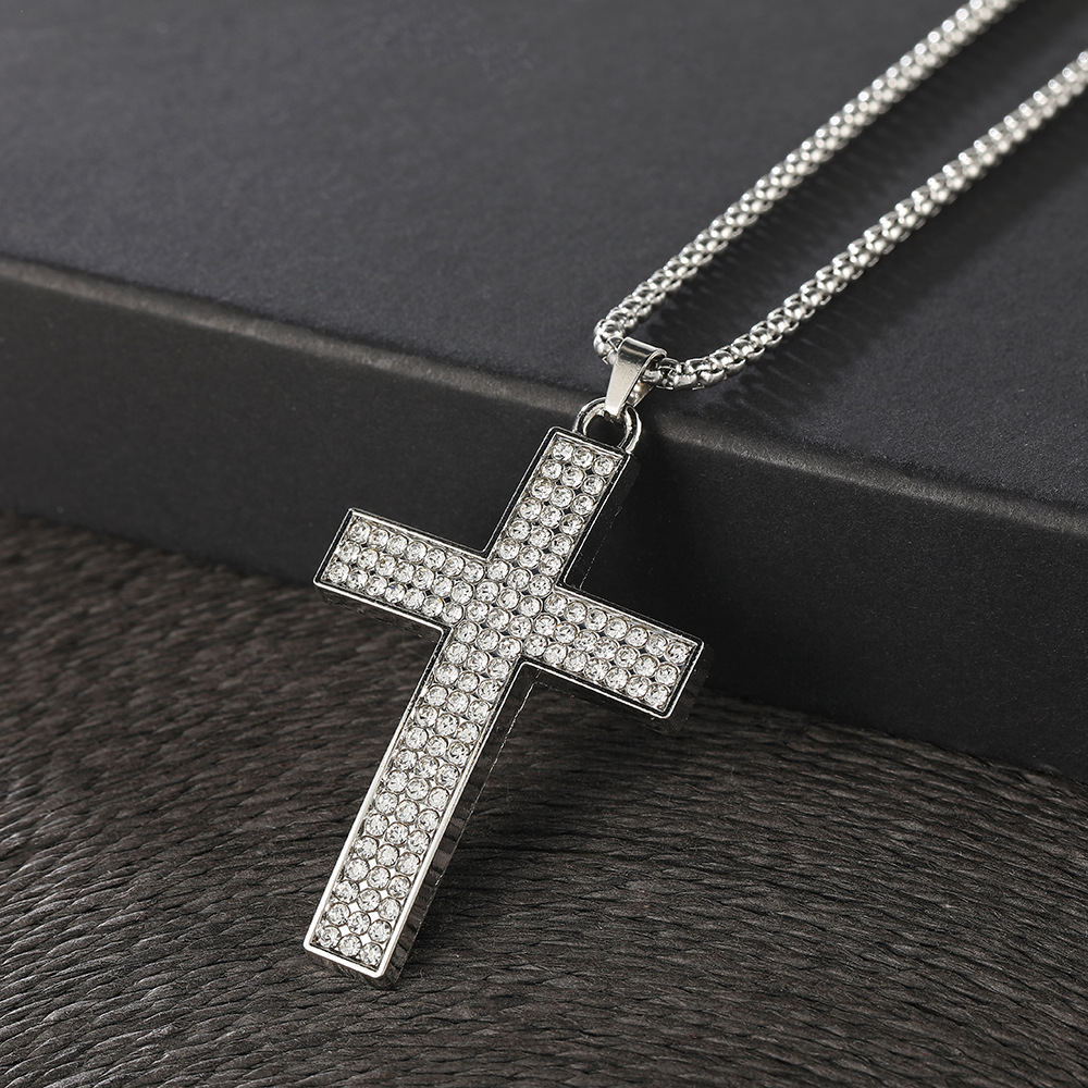 Wholesale of new European and American cross-shaped titanium steel necklaces, creative and individualistic hip-hop rose pendants, sweater chain hangers full figure