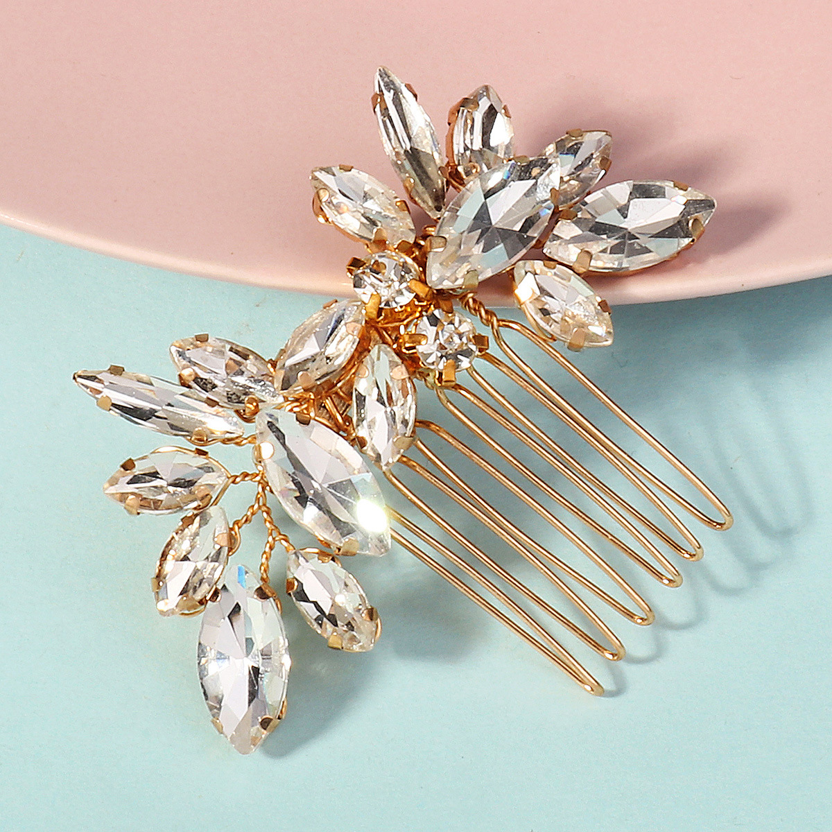 A new European and American bride's hair comb with a high-end feel, wedding dance party hair accessory, women's handcrafted horse eye rhinestone six-tooth insert comb full figure