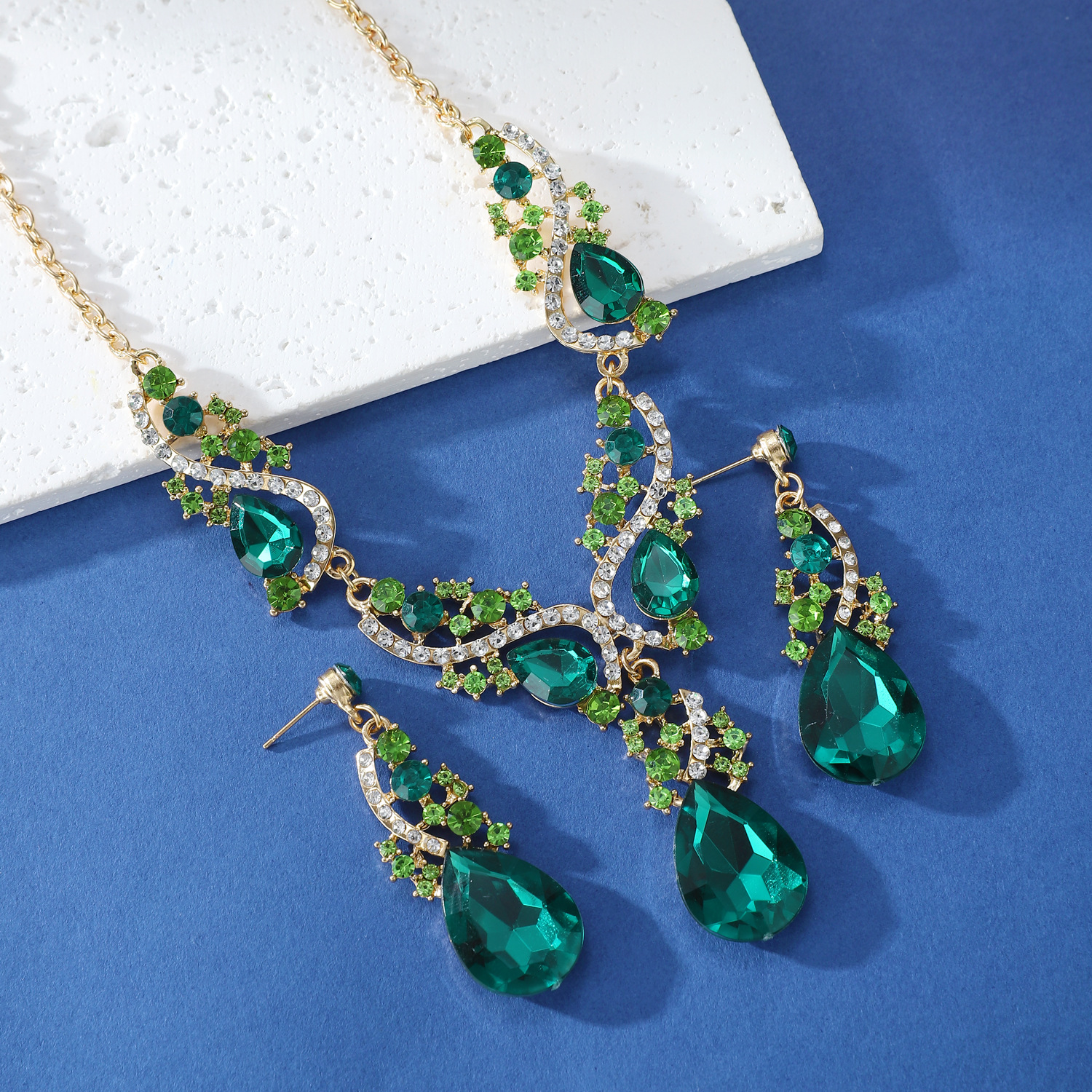 European and American exaggerated banquet emerald necklace stud set, women's high-end retro jewelry for cross-border foreign trade details Picture
