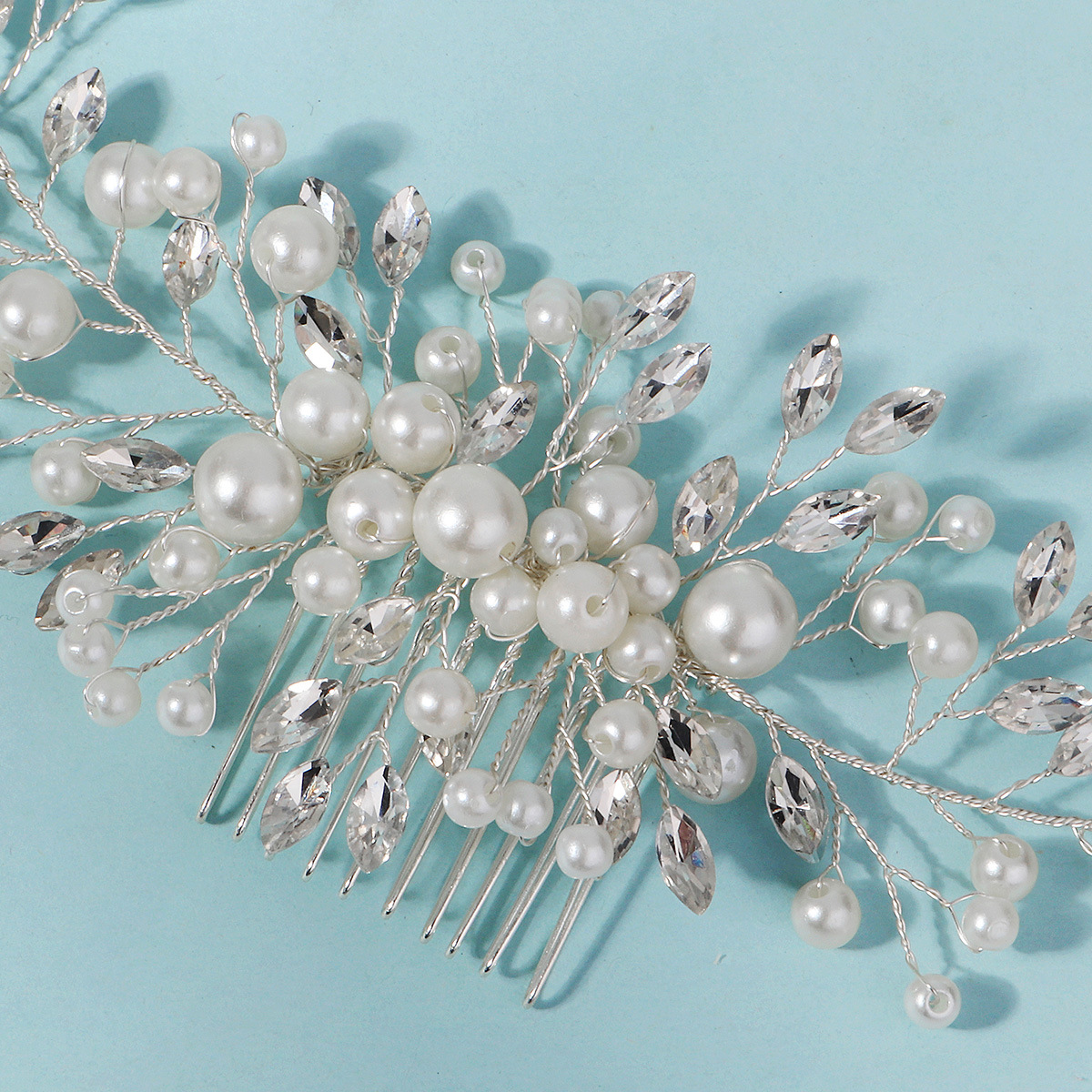 Cross-border new pearl insert comb wedding banquet updo water diamond comb women's high-end and versatile handcrafted bride's headwear Application Scenario