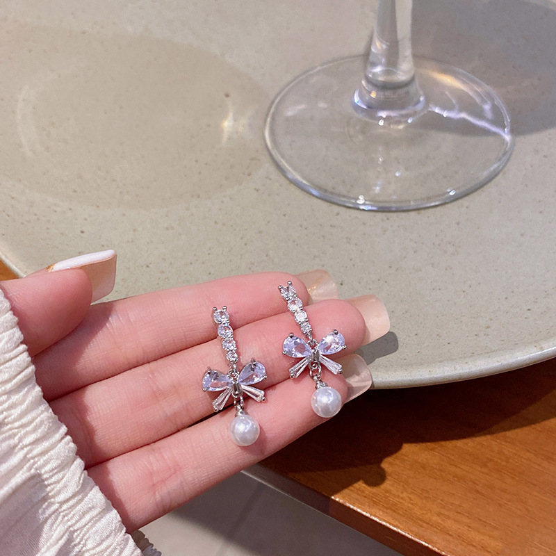 925 Silver needle Exquisite Zircon bow pearl stud earrings, ins style, fashionable and high-end design sense, versatile earrings wholesale full figure