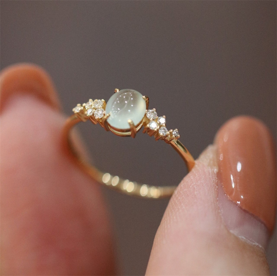 Exquisite moonstone ring for women, simple, retro, niche, light luxury, high-end feel, shining zircon white ice jade open ring full figure