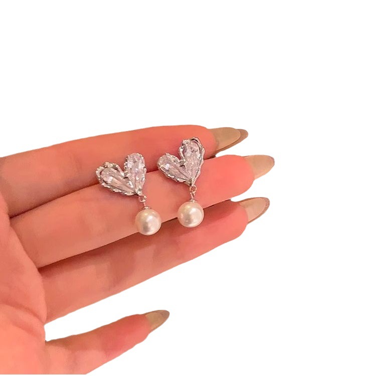 Shining Sweetheart ~ Heart-shaped Zircon pearl stud earrings for women, unique and niche style earrings, design sense, high-end earrings for women Item Picture