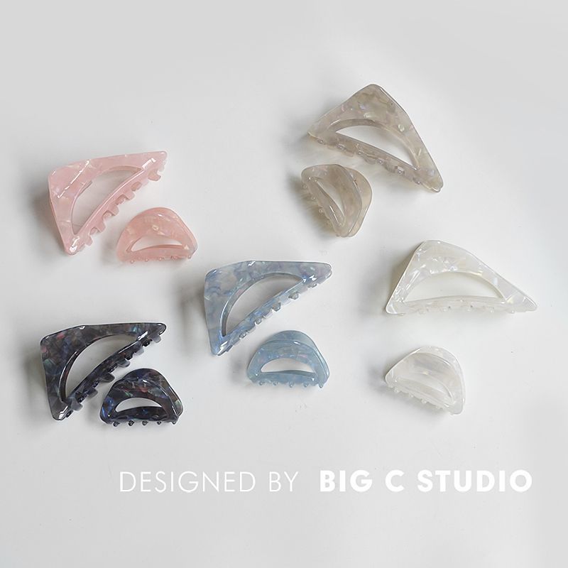 The cool and stylish shark clip, mermaid color hollowed-out grab clip, exquisite bangs clip and back of the head clip are all popular on Instagram Application Scenario