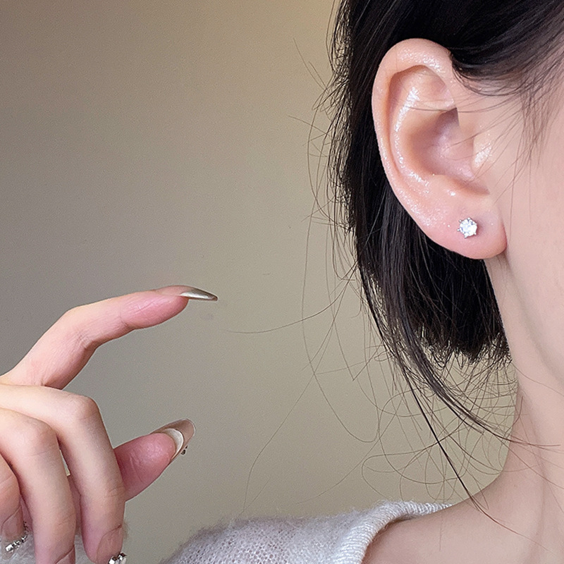 Exquisite and simple zircon stud earrings for women on Instagram, with a cold style and a high-end feel, are unique and fashionable internet-famous items Application Scenario