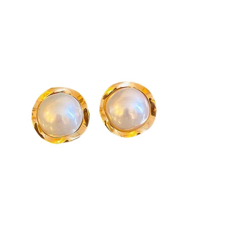 "Galaxy on the Ear, exquisite and high-end, French romantic earrings, light luxury, high-end, niche design, elegant stud earrings and earrings. Item Picture
