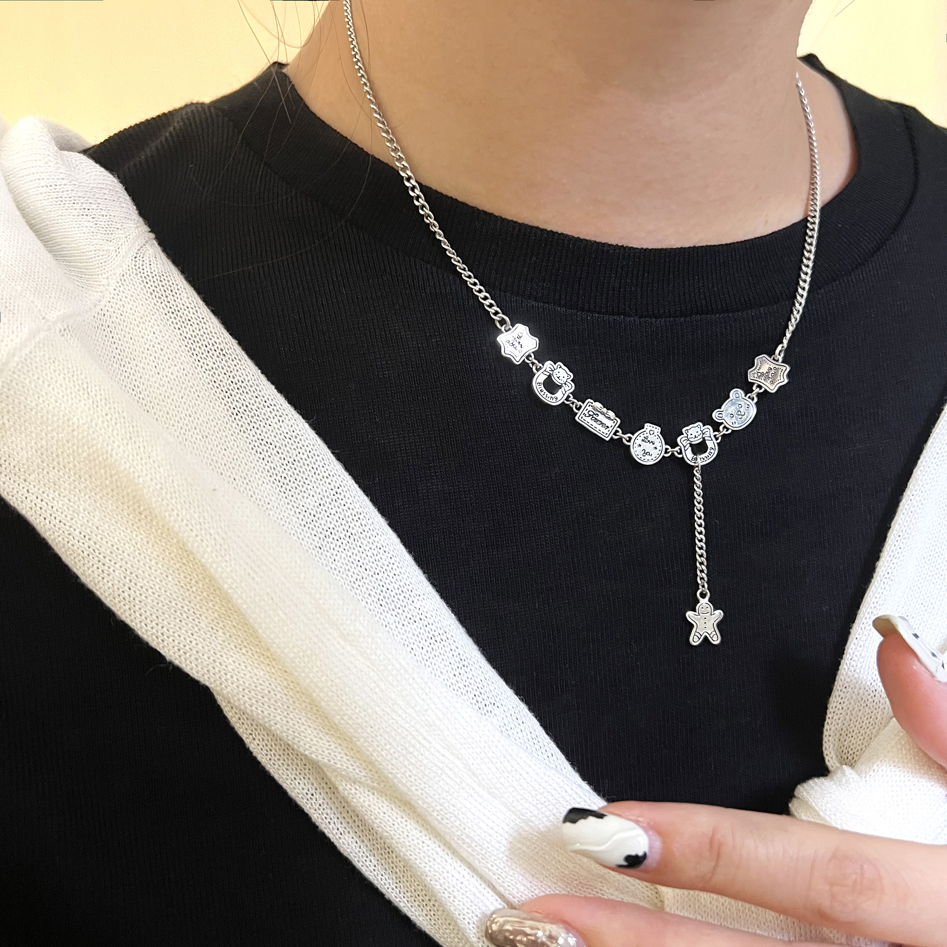 Gingerbread Man Necklace Silver 2023 New Women's light luxury niche design neckchain Hip-hop sweater chain Specification drawing