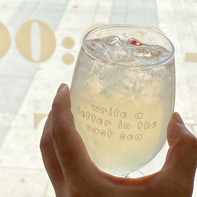 Retro homemade clear and transparent small fish bubble-blowing tall glass, simple and niche summer goldfish cold drink cup, juice cup gift Application Scenario