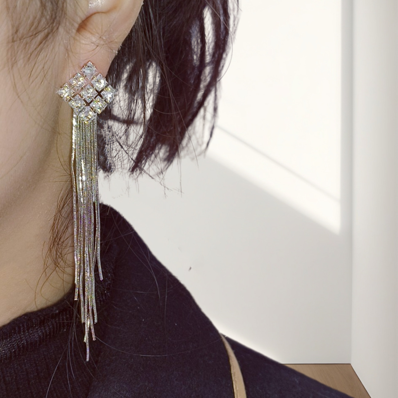 The 2025 new style of sparkling Zircon tassel earrings and earrings for women in the trendy Dongdaemun fashion, exuding a sense of elegance and sophistication Specification drawing