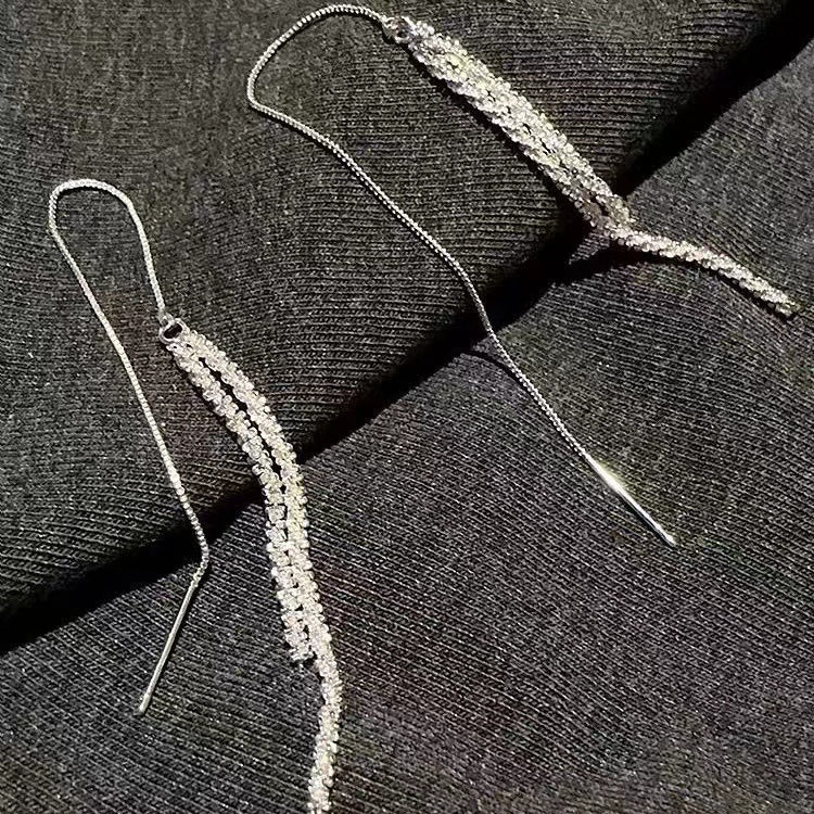 The glittering starry sky earrings are a light luxury and niche long tassel ear thread for women, exuding a sense of sophistication Specification drawing