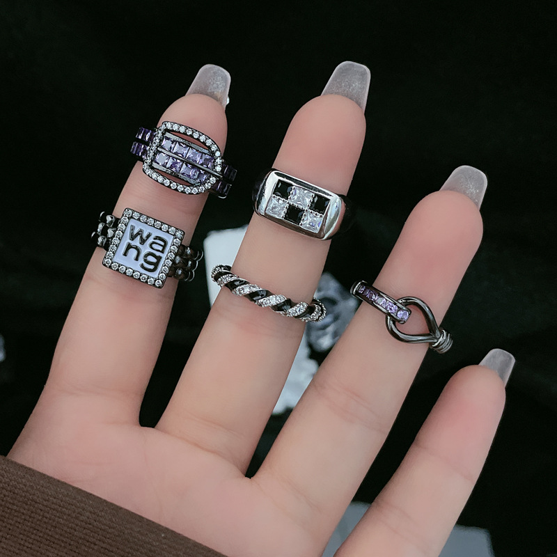 The ring is a light luxury purple diamond belt buckle with a checkerboard pattern, exuding a sense of high-end fashion and versatility. It's a niche and cute girl's sweet and cool personality ring Application Scenario
