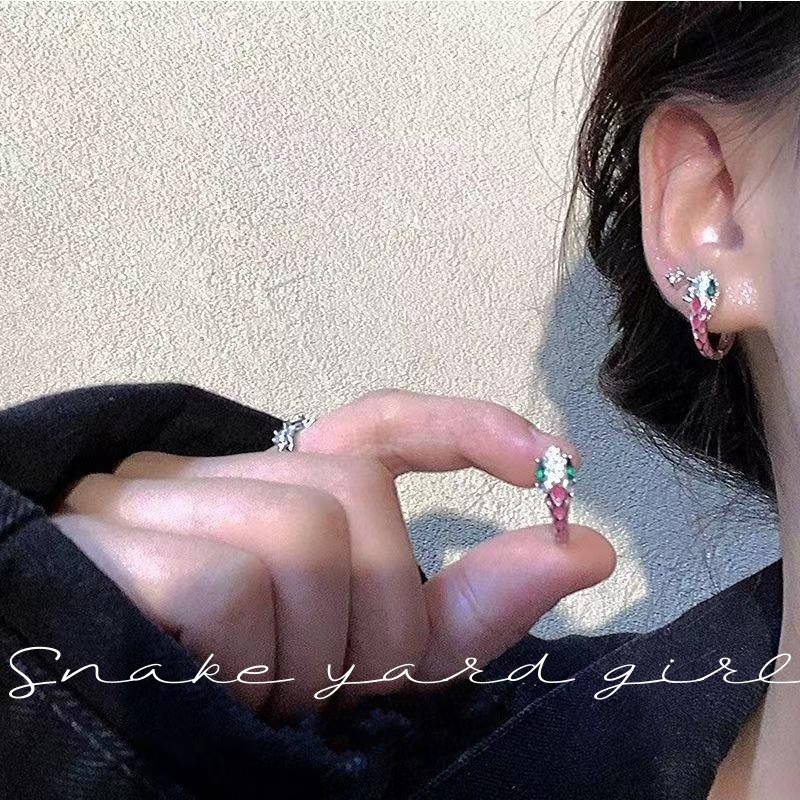 The girl from the Snake Academy! Personalized and versatile pink snake-shaped ear buckles, sweet and cool for women, and stylish snake-shaped ear studs design earrings details Picture