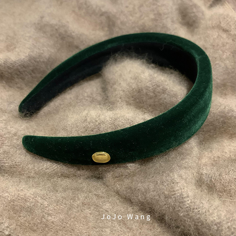 Chinese-style hardware buckle, retro velvet hairband, a woman's high-end feel, simple hair clip for washing face when going out, Korean headband hair accessory Application Scenario