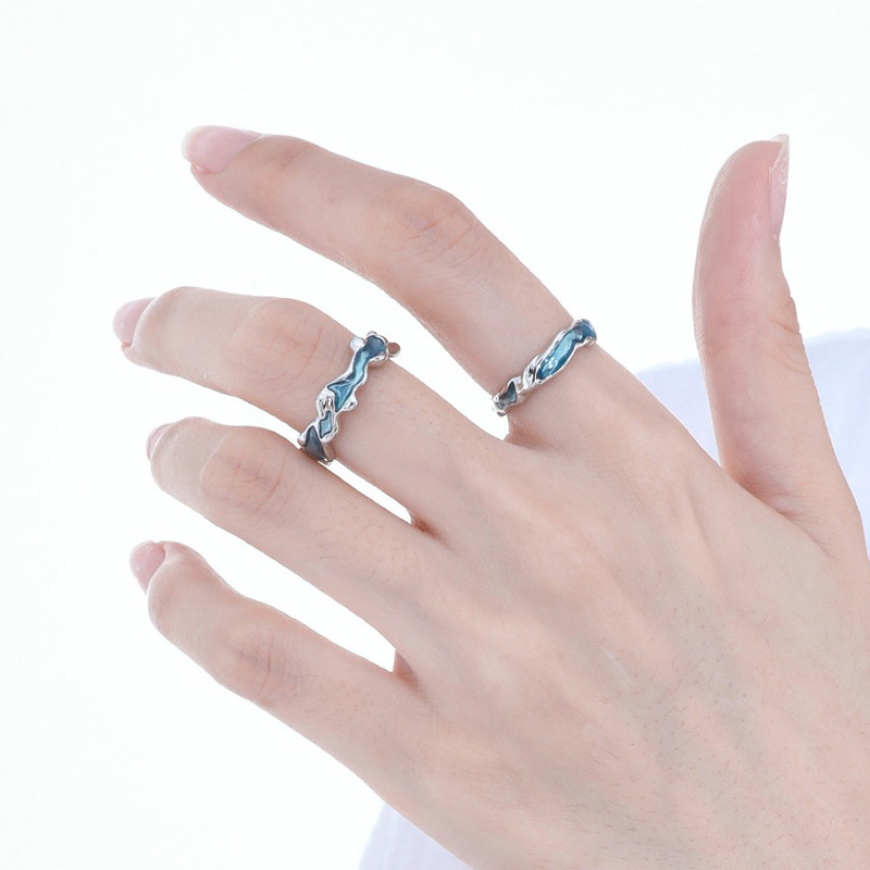 A new irregular pleated blue enamel open ring for women's ins, with a cool and unique stacked ring index finger ring full figure