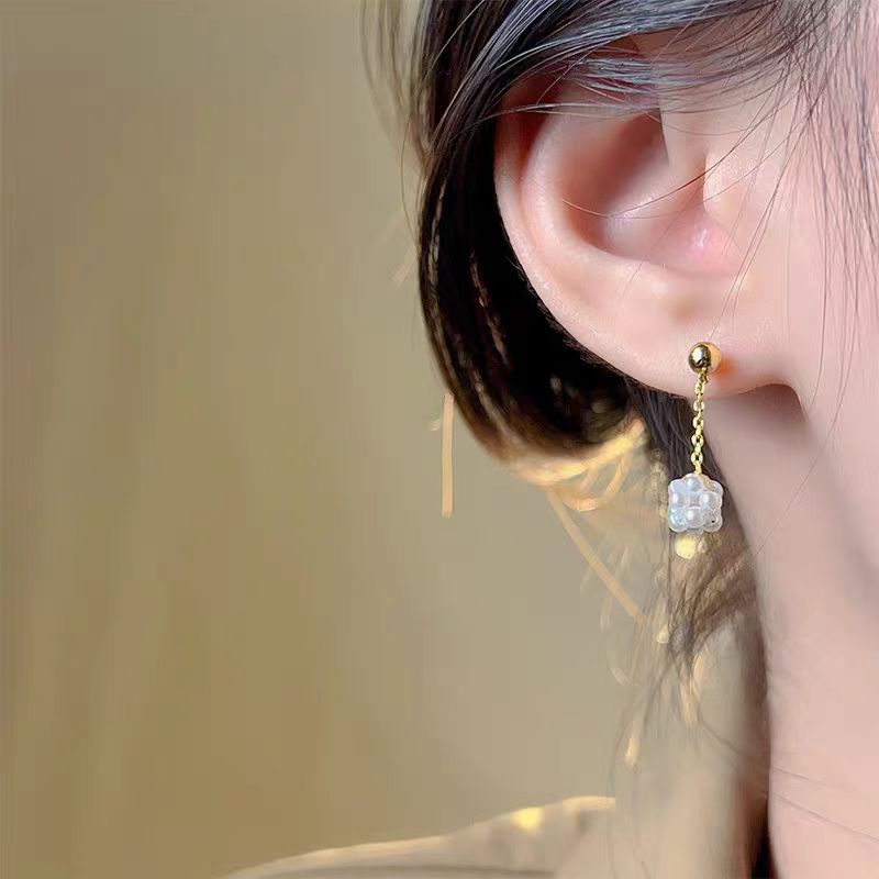 Gentle and elegant mini pearl hoop earrings, long tassels, popular earrings, small and exquisite Japanese and Korean stud earrings and ear clips full figure