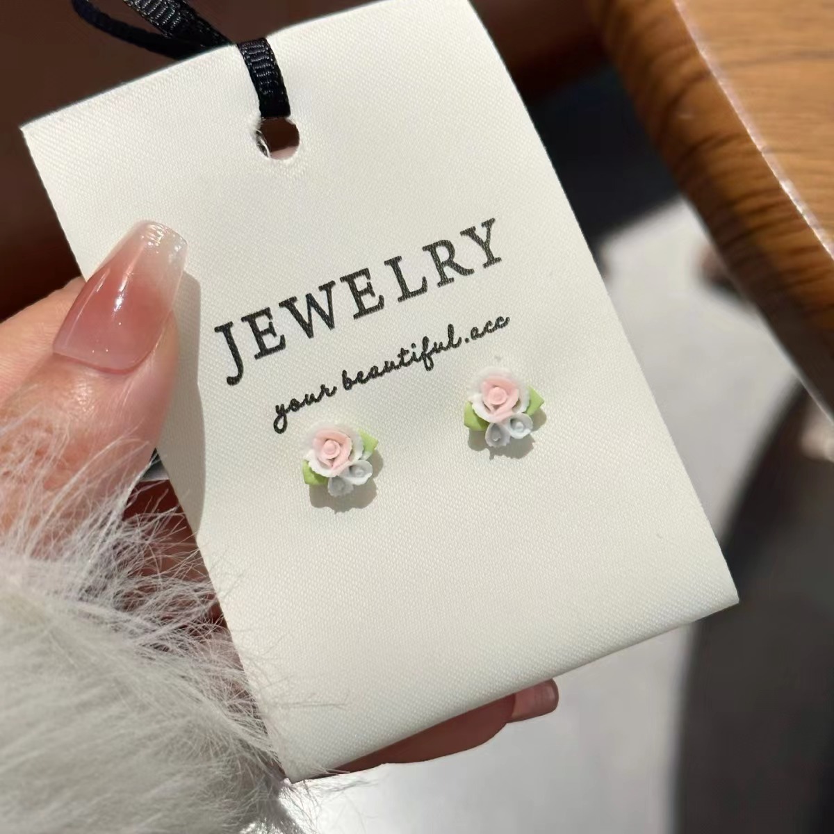 Elegant Korean-style, fresh and versatile, small and exquisite camellia ear studs, a light and luxurious sweet girl's ear accessory trend Specification drawing