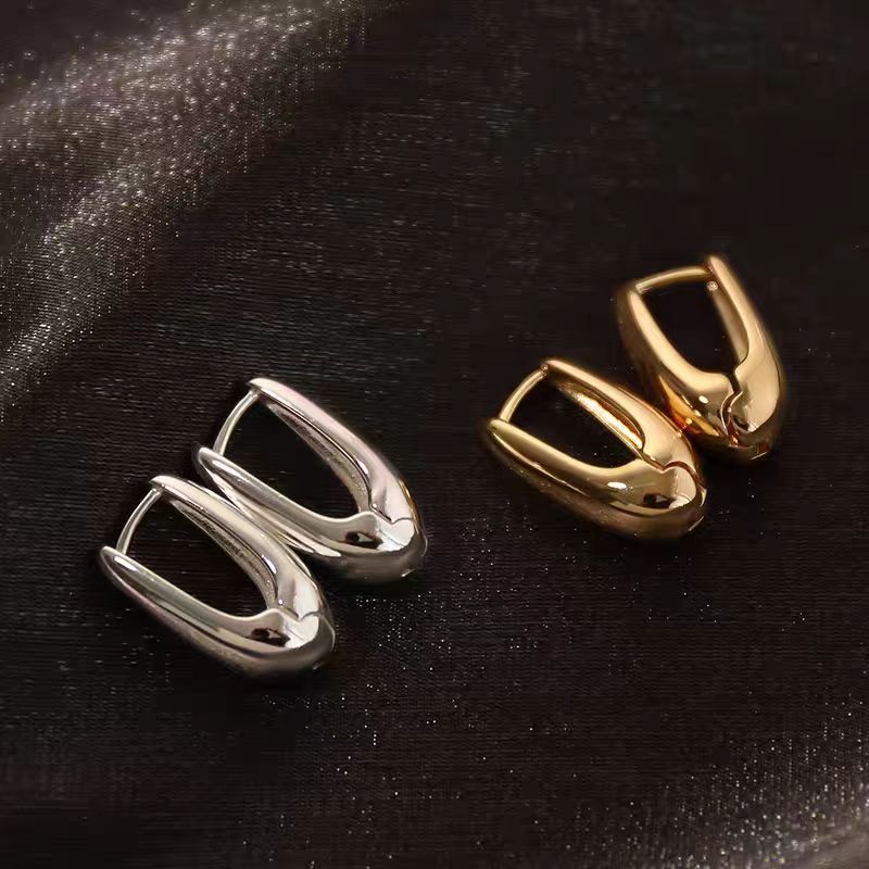 French gold teardrop earrings for women, a niche design with a sense of sophistication and a cold style, unique and elegant ear buckles and earrings details Picture