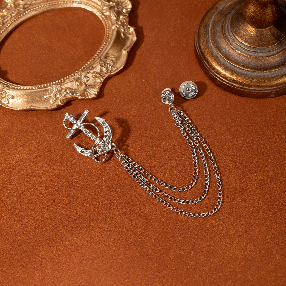 European and American fashion cross-border anchor brooch, high-end Western men's accessory, diamond-encrusted tassel chain, full diamond brooch Application Scenario
