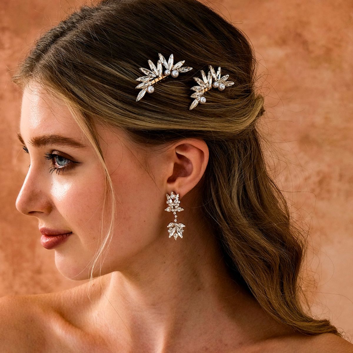 Two sets of daily versatile hair accessories for brides in Europe and America, featuring water diamonds, flower bouquets, horse eyes, claw diamonds and welded hairpins full figure