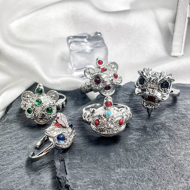 The unique, retro, fashionable and exaggerated opening ring of the lion dance is androgynous, hip-hop and punk. It's a versatile and cool food ring full figure