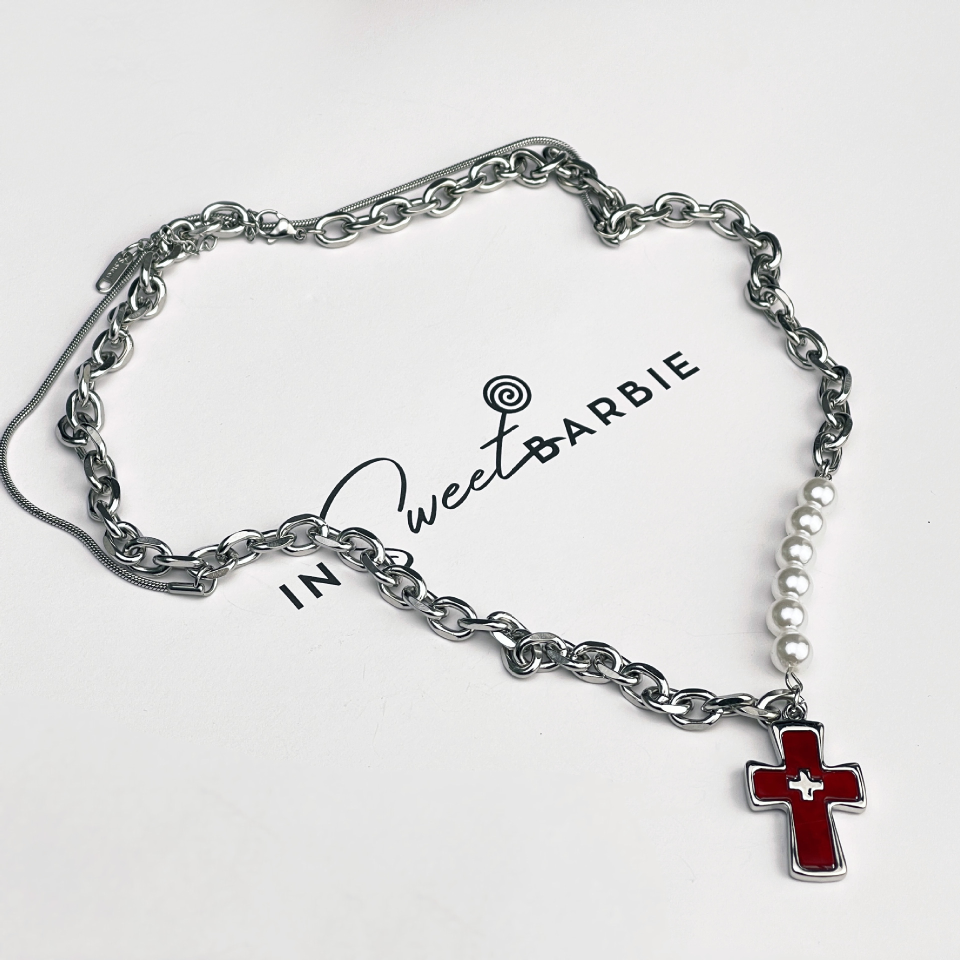 Wholesale of new cross-border European and American pearl cross necklaces, niche and fashionable titanium steel pendant necklaces and collarbone chains Application Scenario
