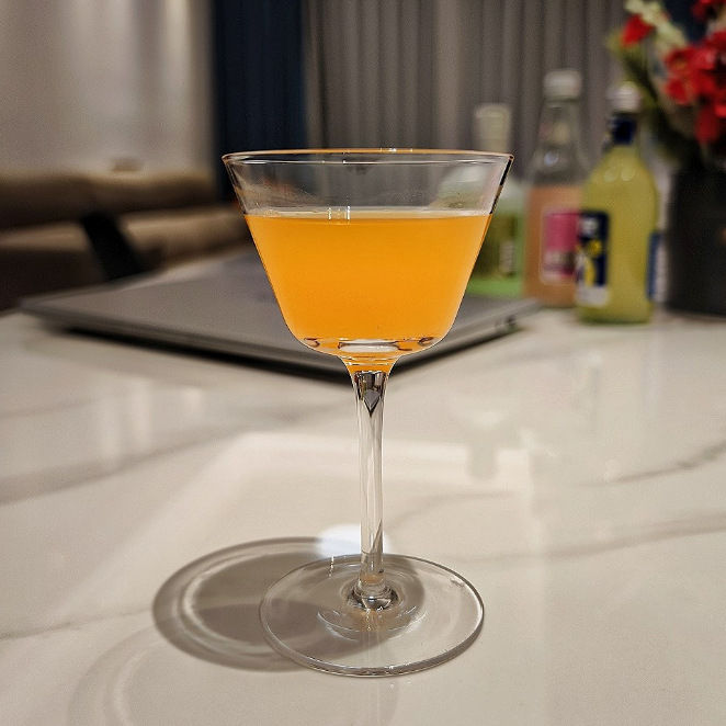 Crystal glass chicken-tail glass, Martini glass, cocktail glass, bar glass, Martini glass, highball glass Application Scenario