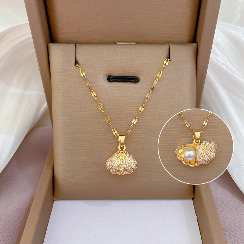 【 Titanium Steel 】 Shell pearl necklace for women, fashionable and fresh collarbone chain, slightly inlaid zircon, simple couple collarbone full figure