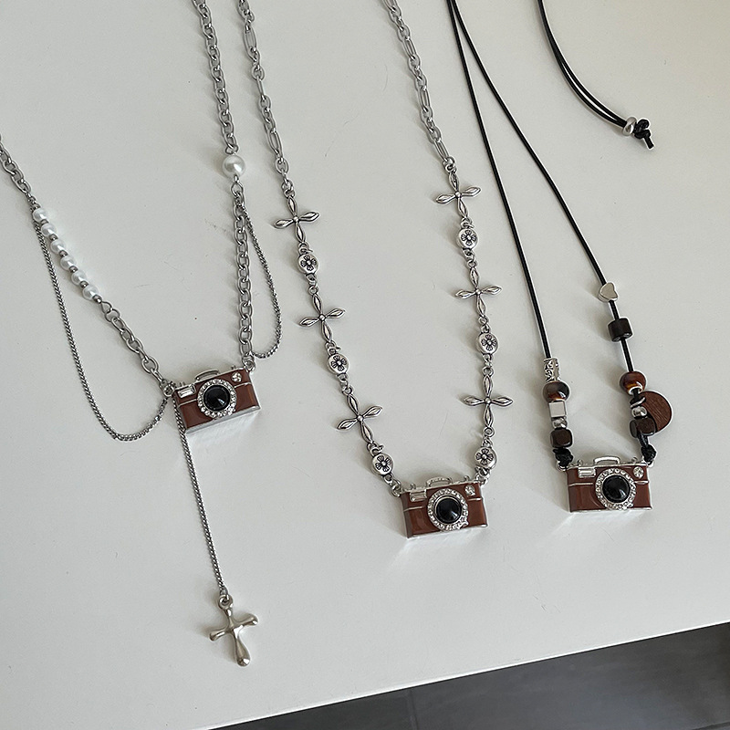Exaggerated retro brown camera necklace, female personality, hot girl, hip-hop fashion, trendy temperament, versatile neck chain, sweater chain full figure