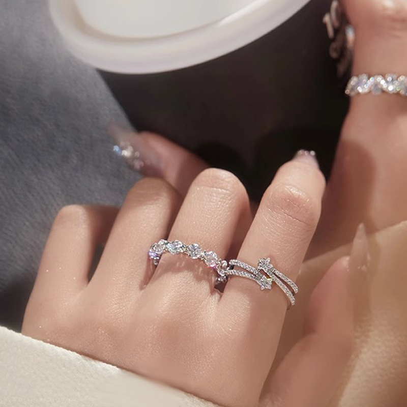 This is a niche design with a fashionable and elegant style. It features a double-layered star-encircled open ring with a cold and delicate diamond-encrusted five-pointed star ring Application Scenario