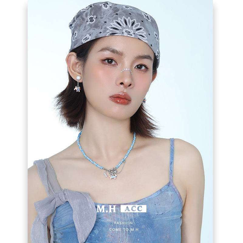 Unique and fashionable blue beaded Dachshund necklace for women, ins sweet and cool style, versatile and elegant collarbone chain accessory full figure