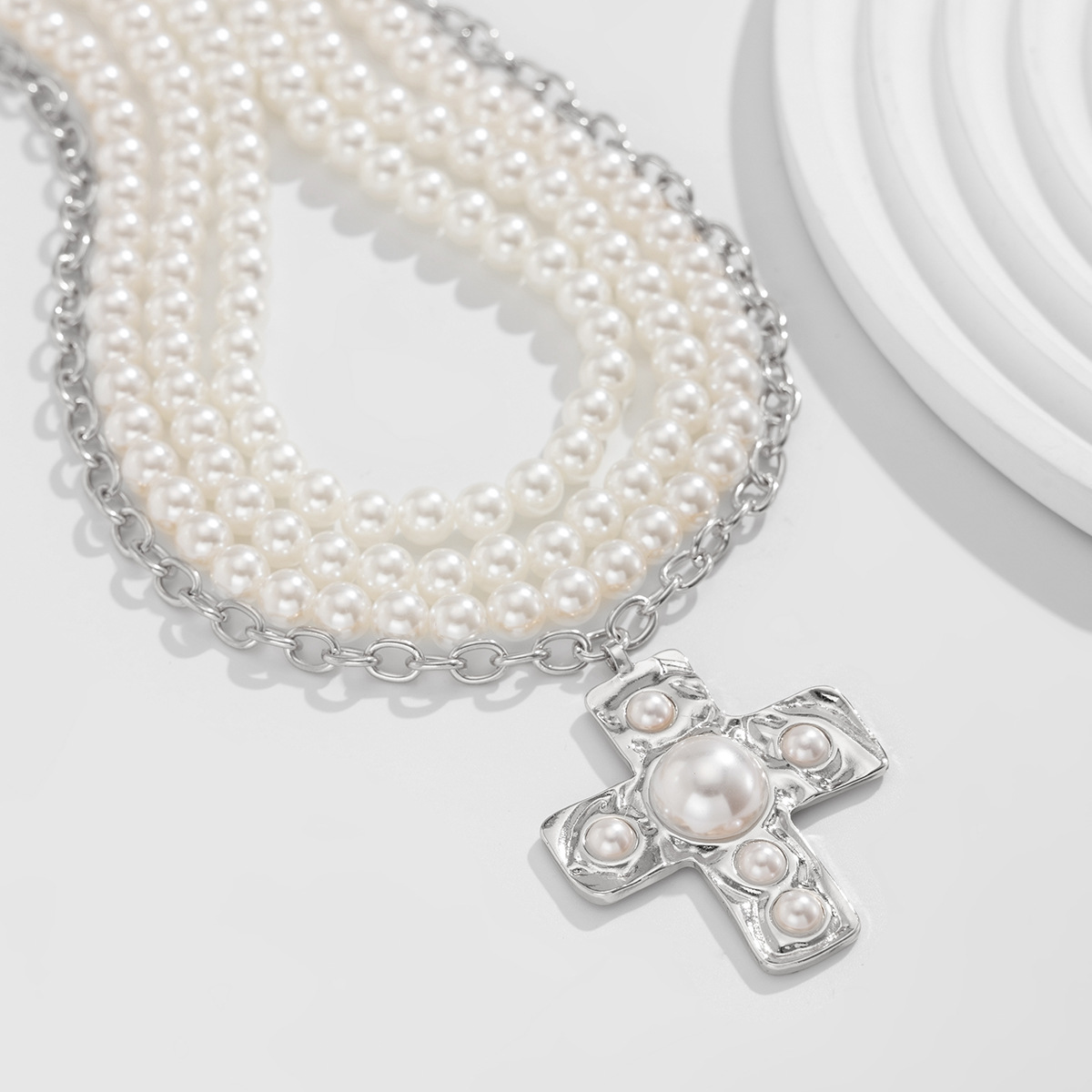 European and American cross-border jewelry, cold style cross alloy pendant collarbone chain, French elegant pearl beaded necklace Application Scenario