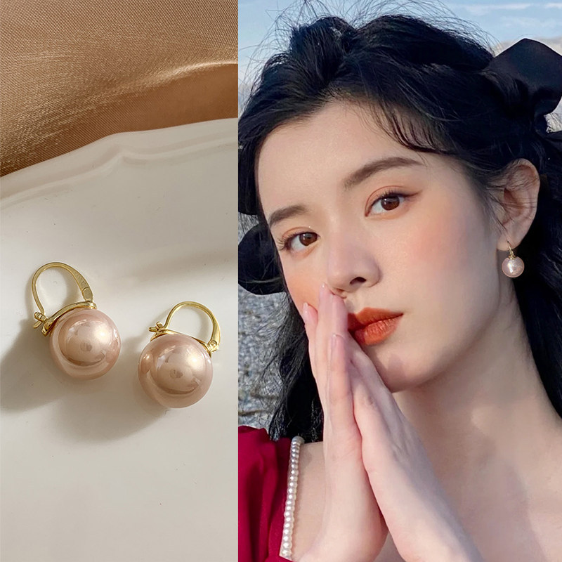 French niche design earrings 2023 new trendy high-end pearl stud earrings, Korean style trendy earrings for women full figure