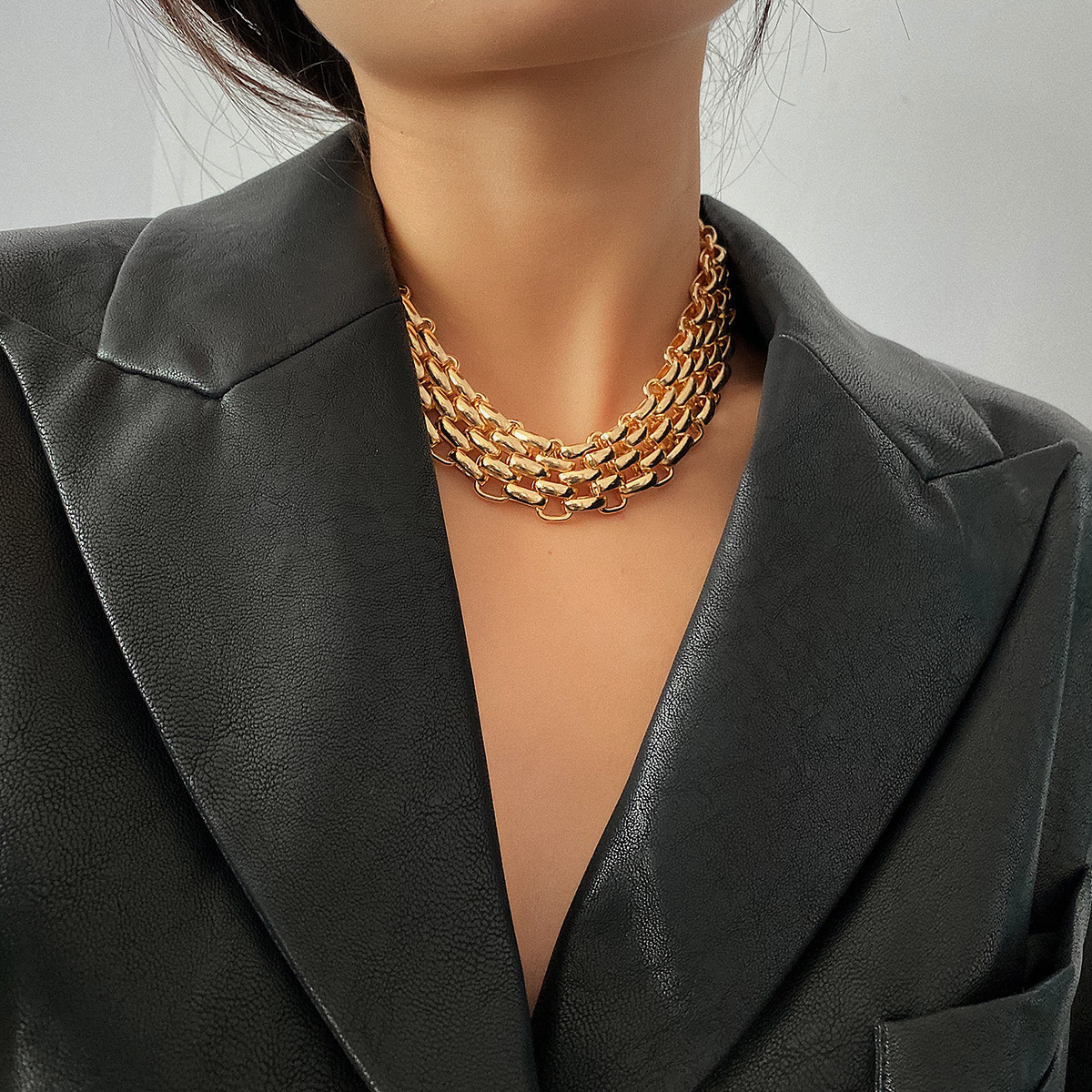 European and American cross-border accessories, exaggerated and unique thick chain necklaces, women's retro and simple clothing accessories, metal sweater chains details Picture