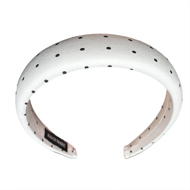 The new Korean-style black and white polka dot wide-edge hair band is simple and versatile. It is a new facial cleansing headband and a high top hairpin headaccessory Item Picture