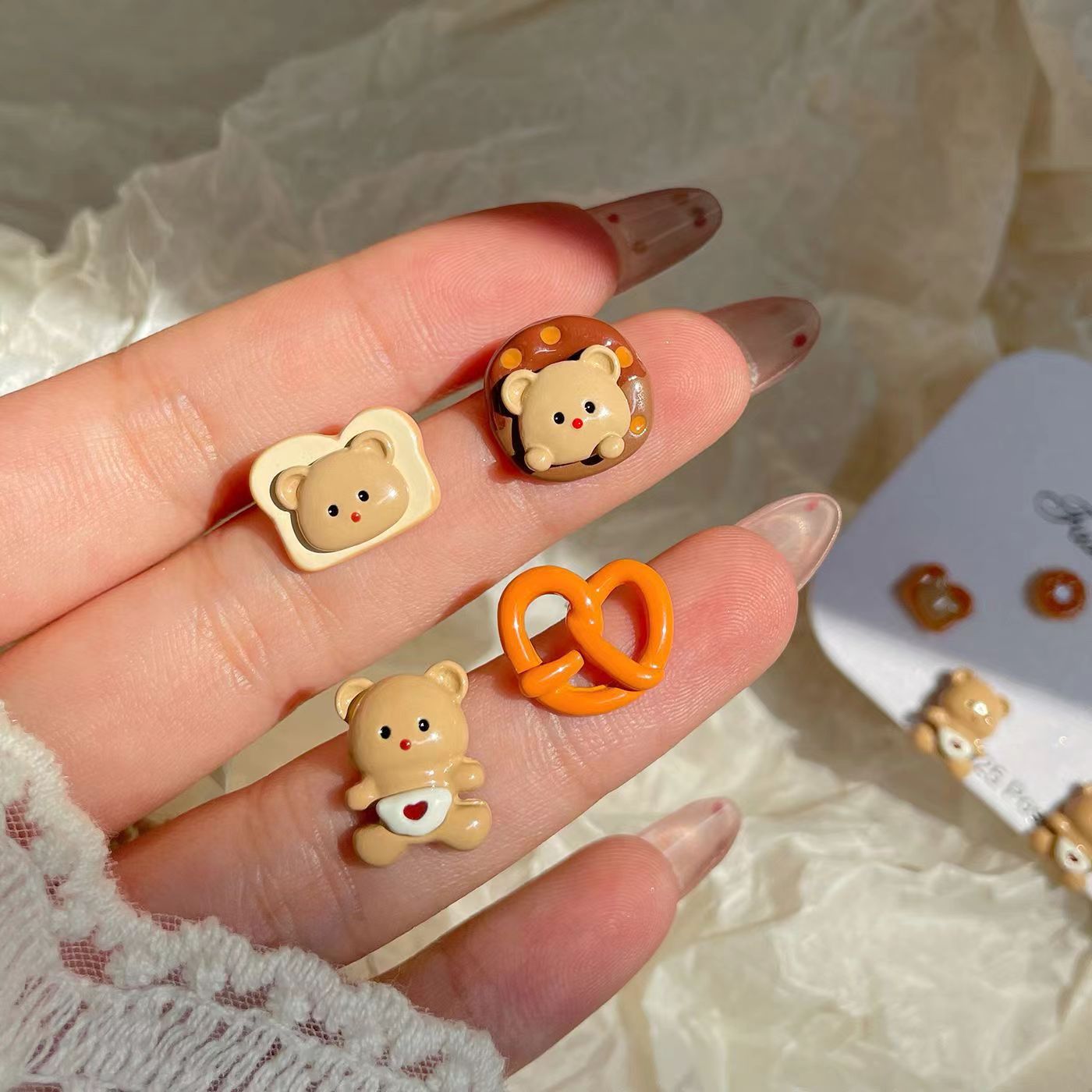 Cute doughnut bear set ear studs, a niche design for girls, fun and childlike cartoon earrings, 2025 new style earrings Specification drawing