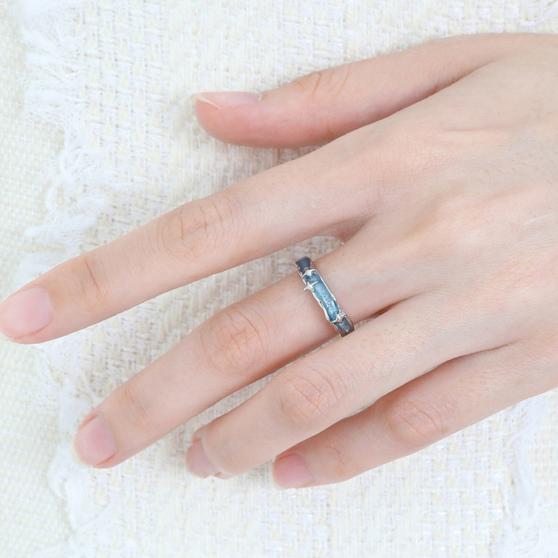 A minimalist and individualistic French ring for both men and women, with a sweet and cool star style and a cold vibe, is an ins open index finger ring Application Scenario