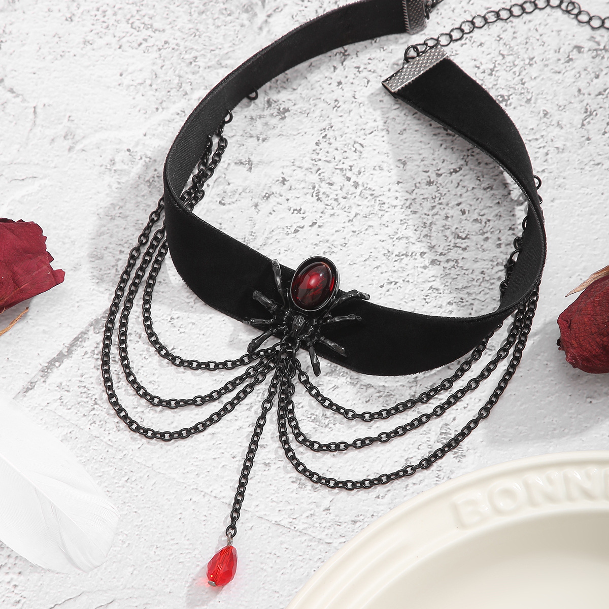 A cross-border Halloween blood-colored gemstone necklace for women, a choker with a unique blood-drop stained spider punk collar Application Scenario