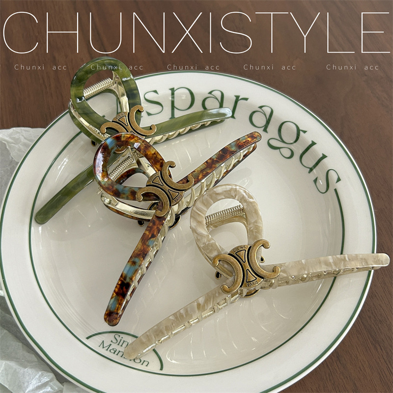 High-end retro oversized clip, Korean high-end acetate hair clip, exquisite shark clip headwear at the back of the female head details Picture