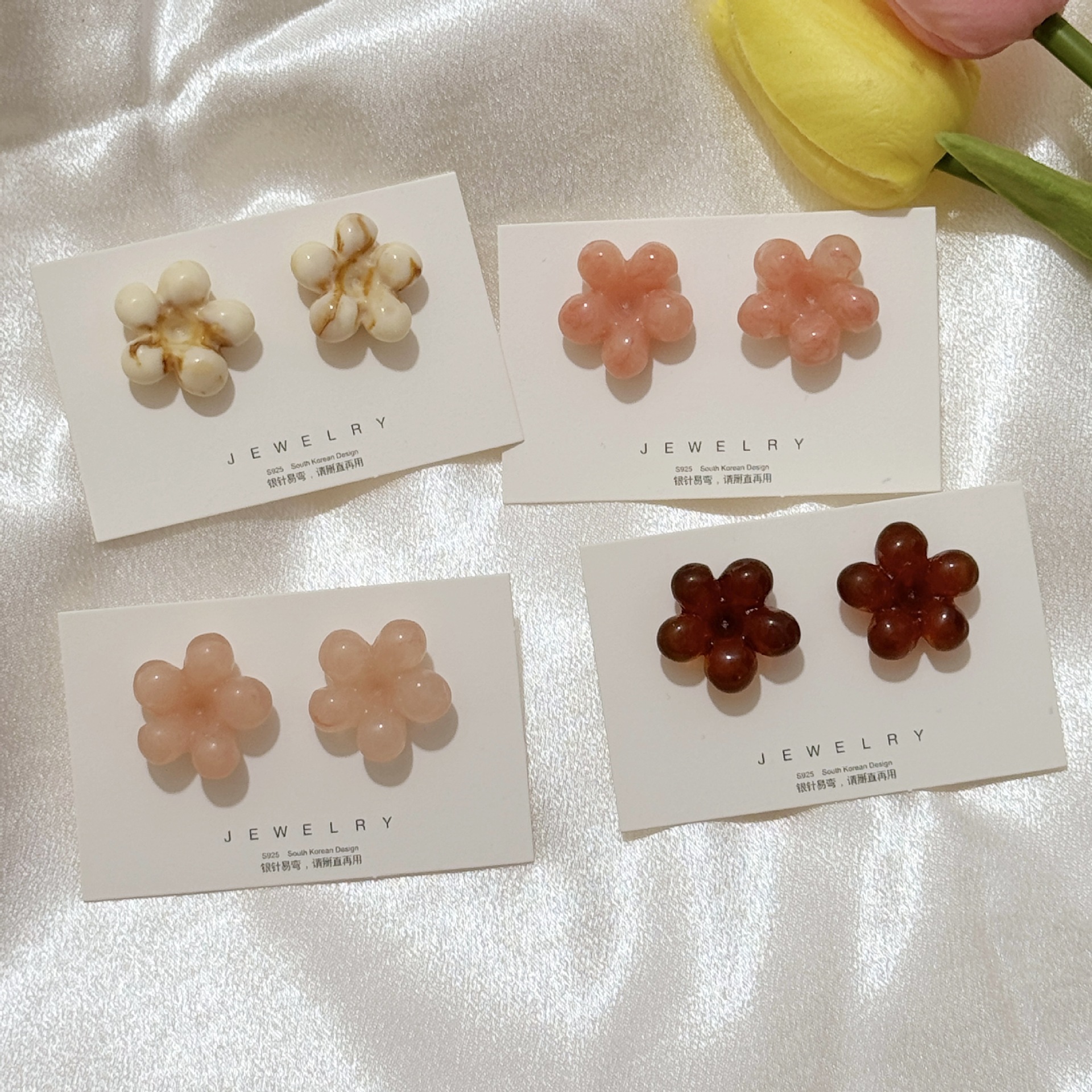 Fresh and sweet acrylic flower stud earrings, Korean style Instagram trendy and niche design sense, vacation-style earrings for women details Picture